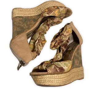 RACHEL Rachel Roy Wedges Size: 7.5